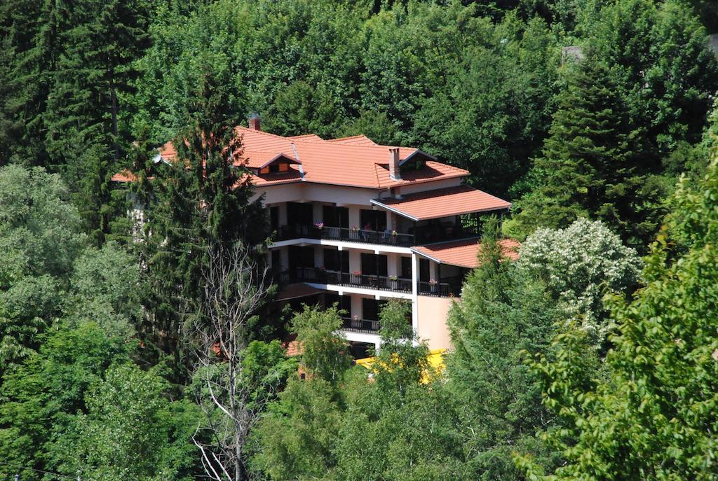 Family Hotel Ilinden Shipkovo  Buitenkant foto