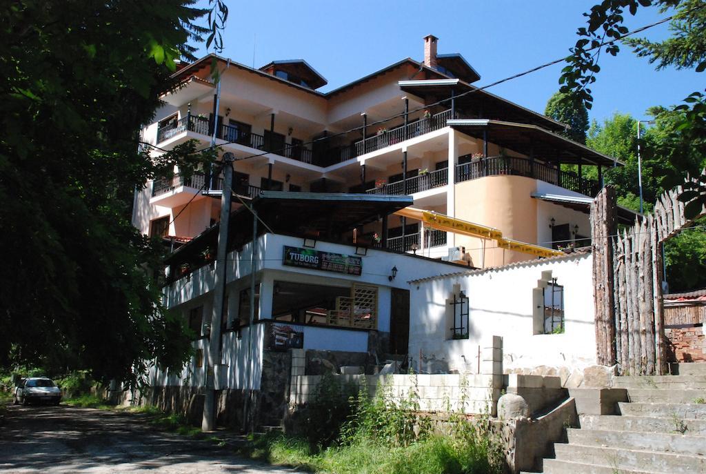 Family Hotel Ilinden Shipkovo  Buitenkant foto